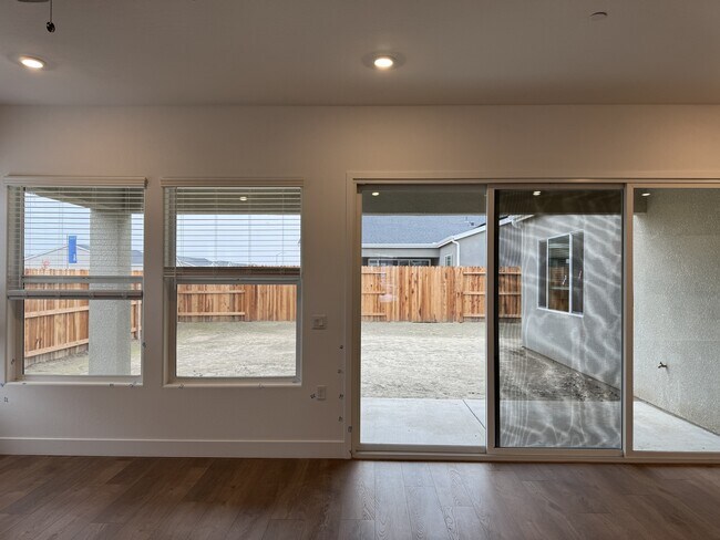 Building Photo - 7419 Castle Dr