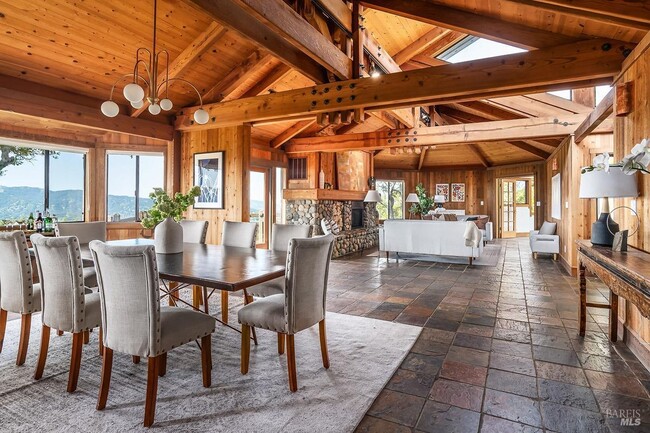 Building Photo - 1100 Bayhills Dr