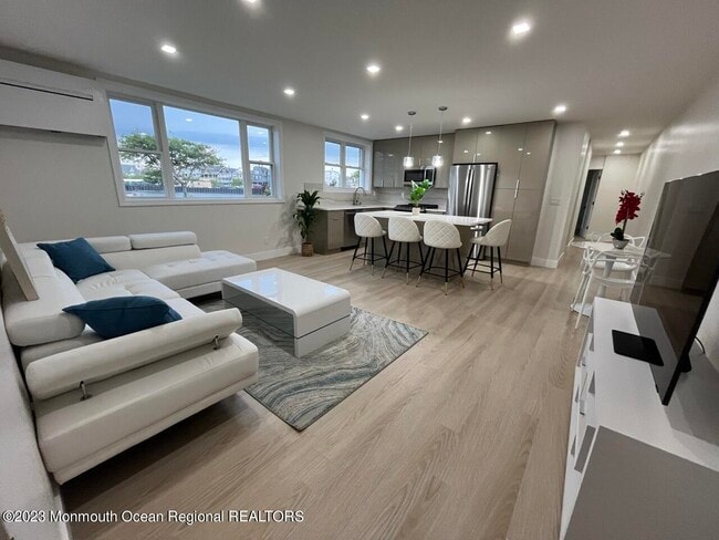 Primary Photo - 1217 Ocean Ave