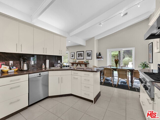 Building Photo - 3835 Sapphire Dr