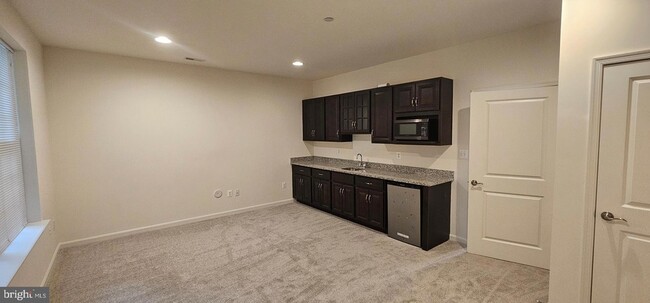 Building Photo - 156 Ironwood Ct