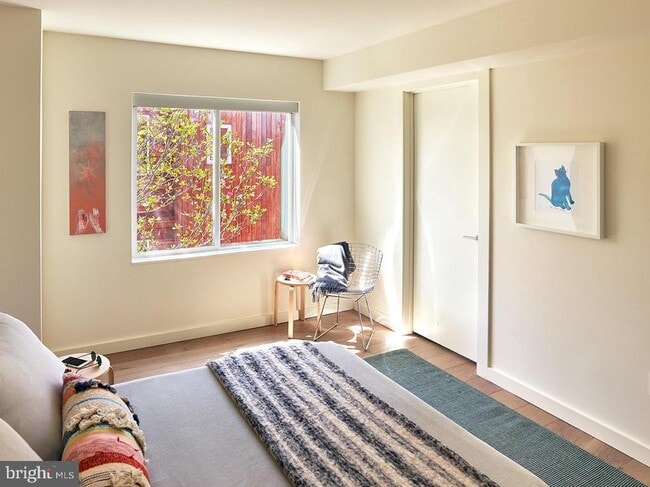 Building Photo - 446 Ridge St NW