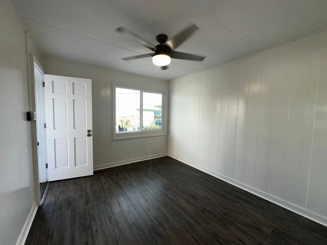 Primary Photo - 1 bedroom duplex, fully renovated, 2 car p...