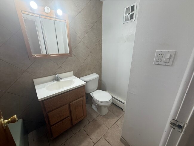 Building Photo - 9575 Maple Dr
