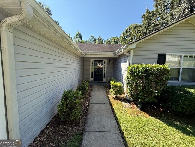 Building Photo - 140 Trinity Dr