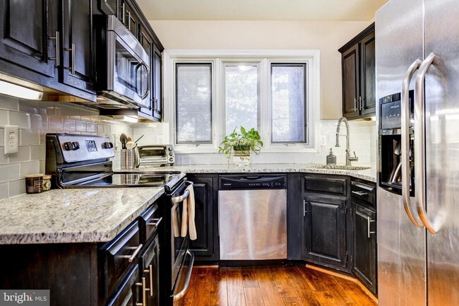 Building Photo - Elegant Arlington Residence with Comfortable Living and Ideal Location