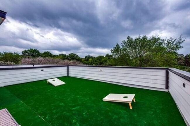 Building Photo - Stunning 3BR  3.5 Bath Townhome in Dallas