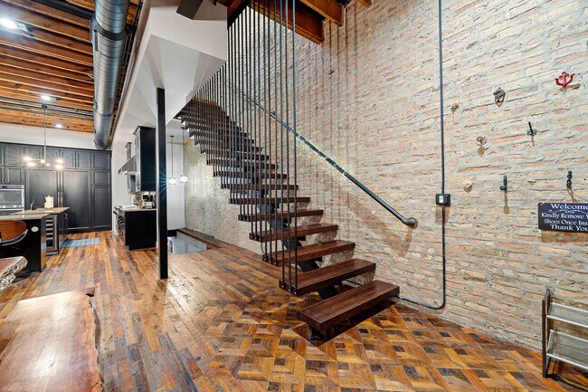 Building Photo - 2130 W Washington Blvd