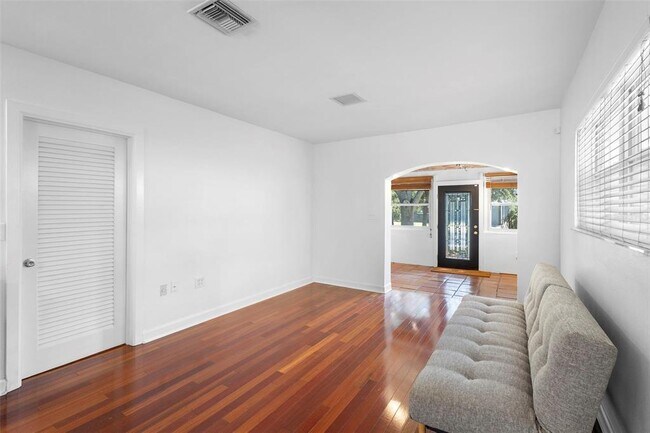 Building Photo - 3623 Chelsea St