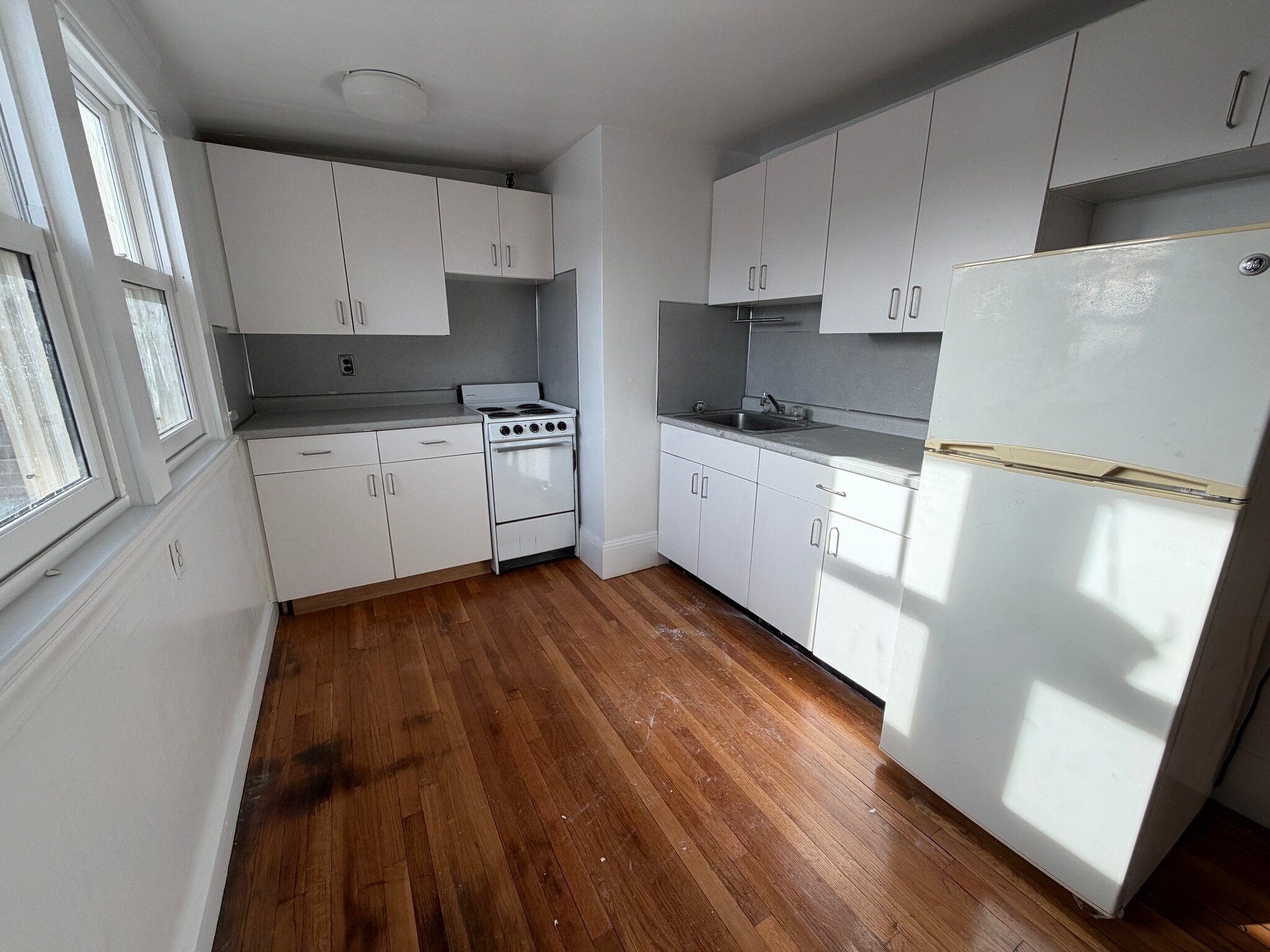 Building Photo - 28 Mount Vernon St