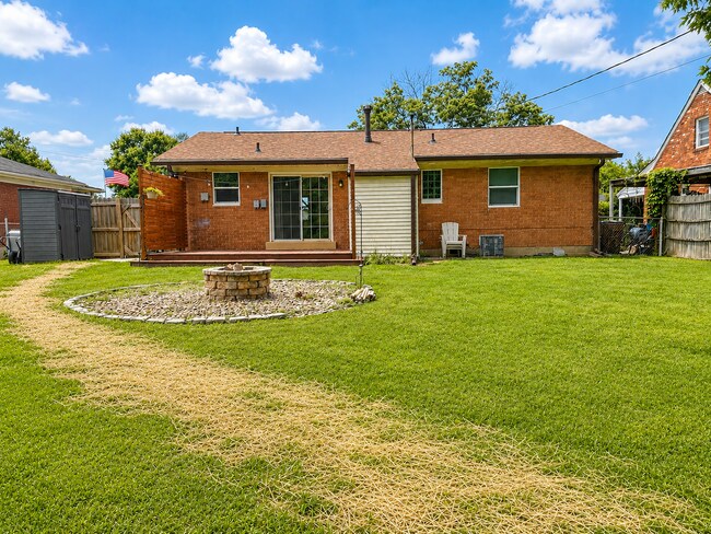 Building Photo - Charming 3-Bedroom Home in the Heart of Clarksville!