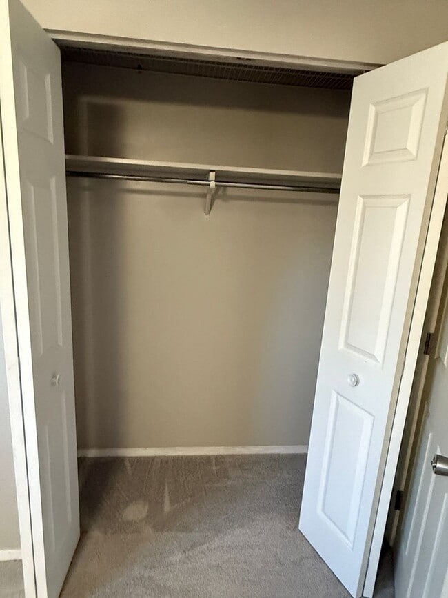 Building Photo - 4 Bedroom, 2 Bath Home for Rent