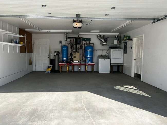 Building Photo - YEAR ROUND RANCH HOME