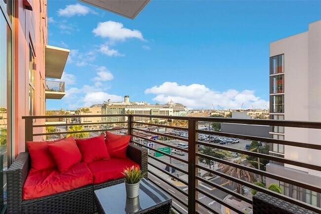 Building Photo - 1208 E Kennedy Blvd