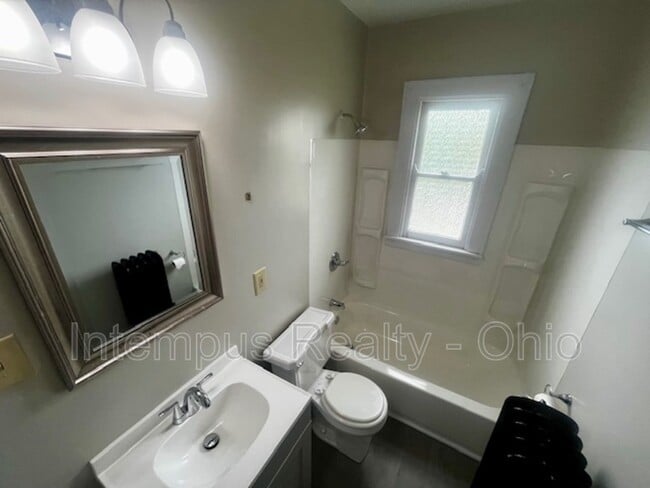 Building Photo - 4237 Vine St