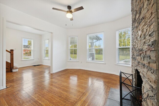 Building Photo - $1650 - Large 4 Bedroom, Renovated Home