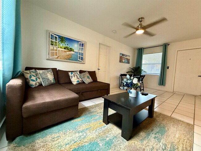 Building Photo - 3208 Canal Dr