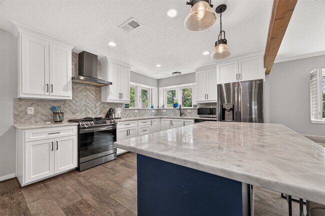 Building Photo - 23011 Fox Hunt Dr