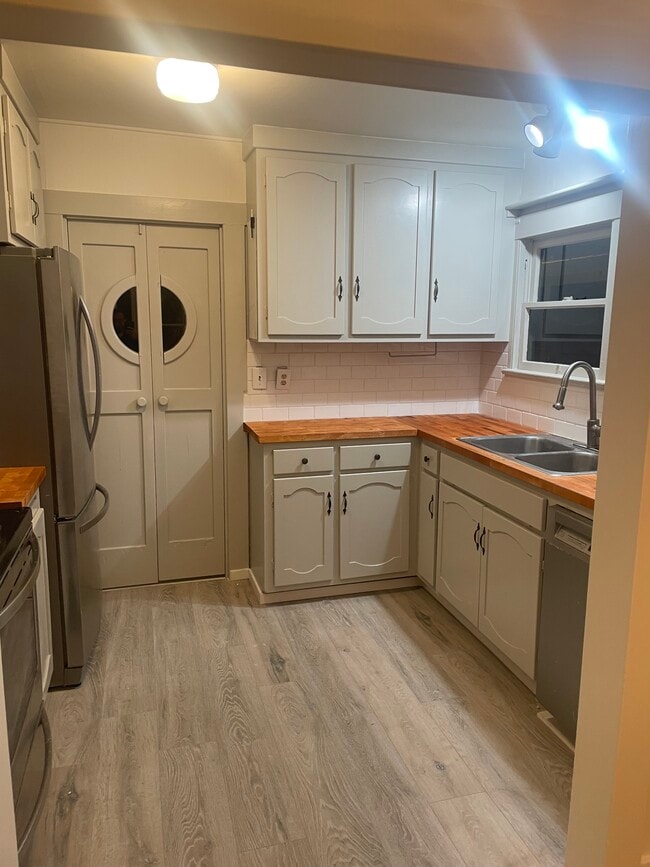 Primary Photo - 1390 Glen Canyon Rd