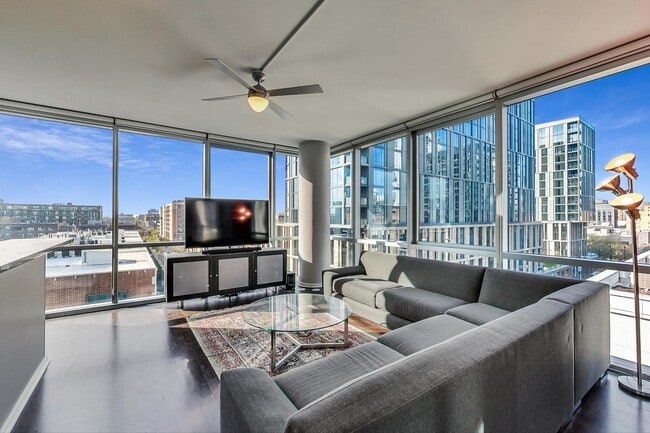 Building Photo - 123 S Green St