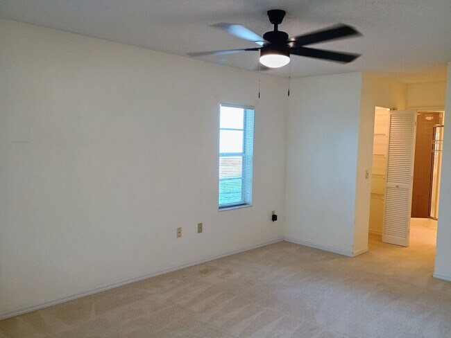 Building Photo - 2 bedroom 2 bathroom Large House for rent ...