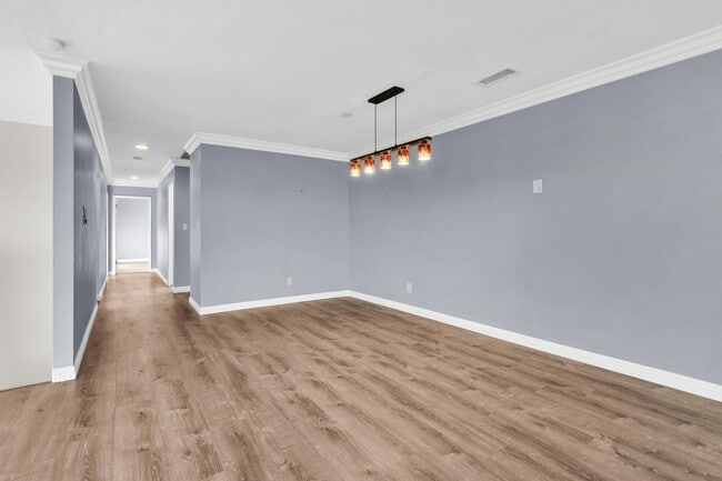 Building Photo - 4 Bedrooms, 3 Bathroom, Two Story Home With Pool