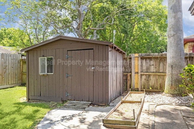 Building Photo - 16311 Forest Bend Ave