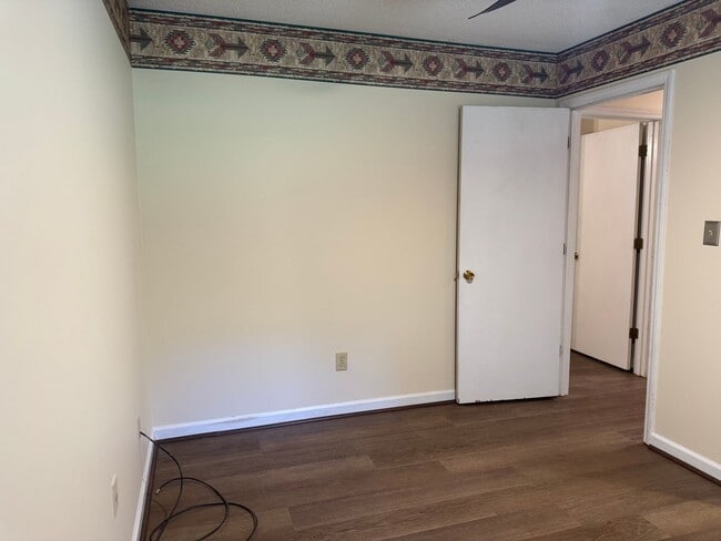 Building Photo - 5672 Claridge Dr