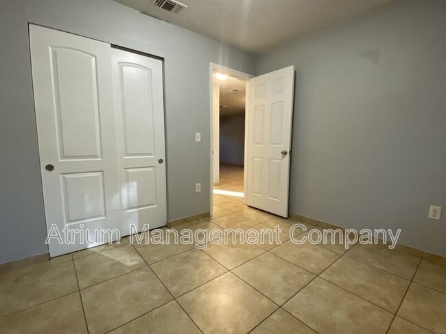 Building Photo - 2720 Sunrise Ct