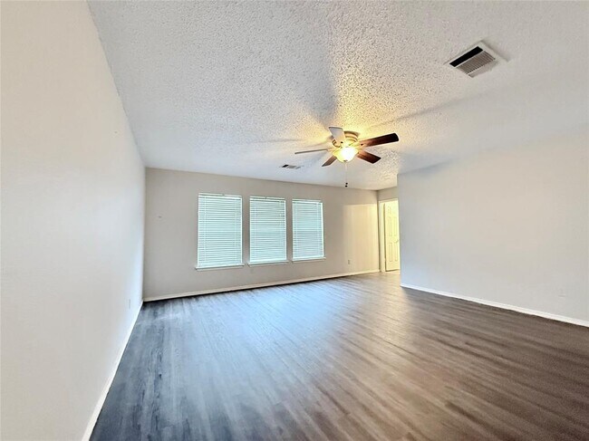 Building Photo - 2734 High Point Dr