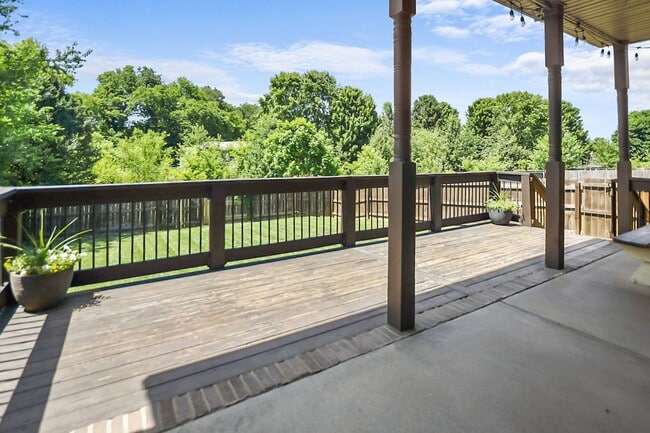 Building Photo - Pet Friendly Three Bedroom with Bonus!