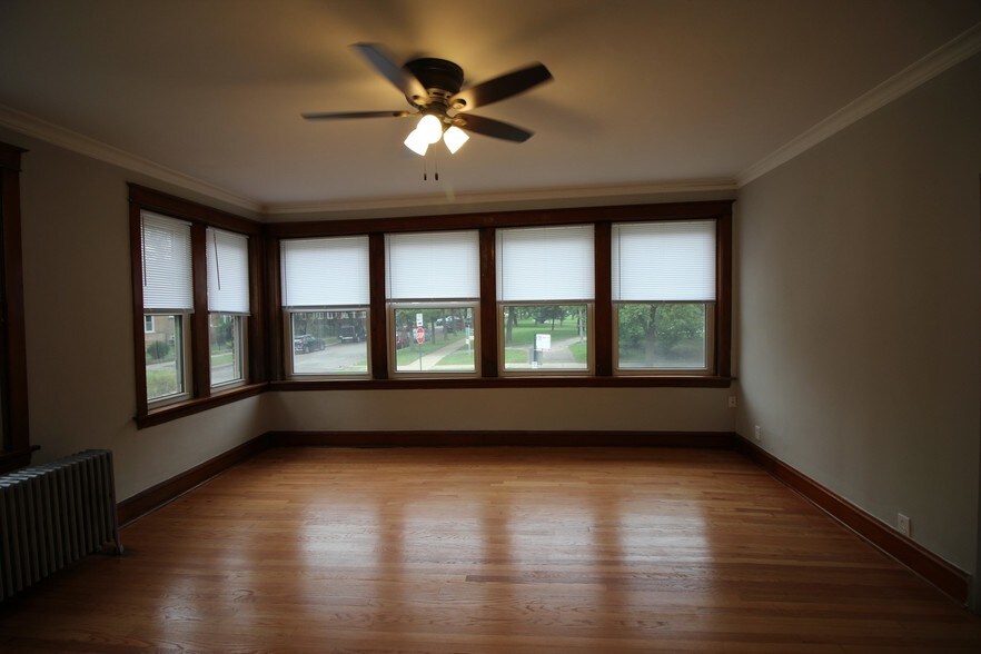 Building Photo - 2657 N Harding Ave