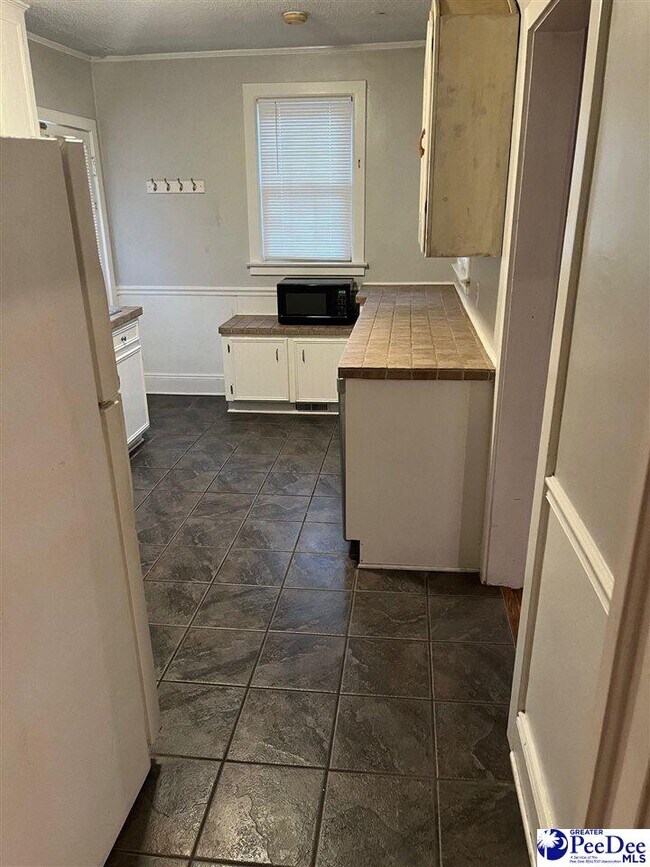 Building Photo - 1008 W Cedar St