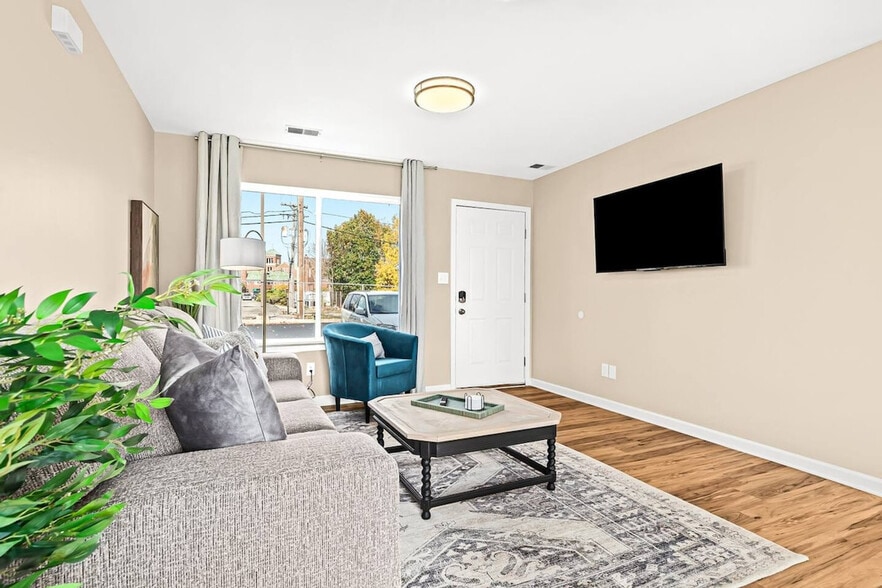 Building Photo - 18377 Sharon Ln