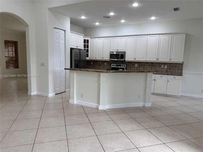Building Photo - 12400 NW 78th Manor