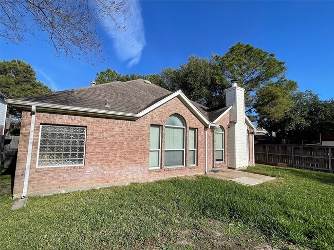 Building Photo - 4914 Surrey Park Cir