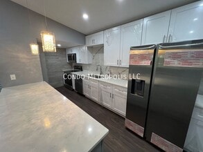 Building Photo - 5039 Vineland Rd