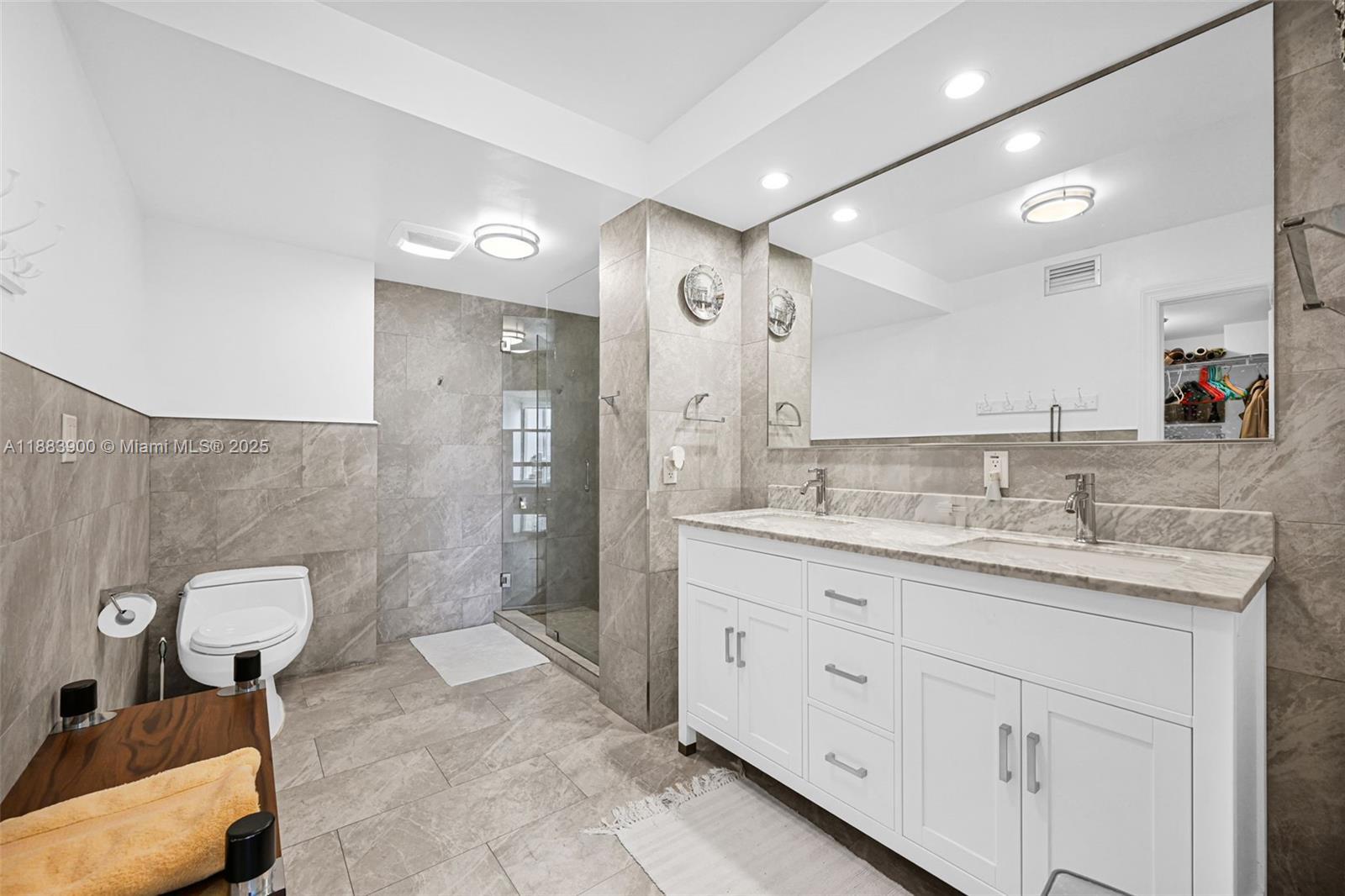 Building Photo - 20335 W Country Club Dr