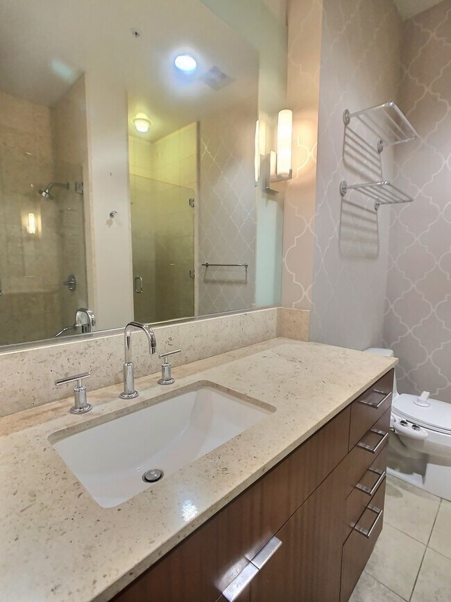 Building Photo - Stunning 2 Bedroom Penthouse Condo with Spectacular Views at Axis