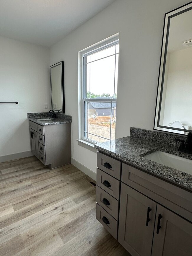 Building Photo - BRAND NEW 4 BED 3 BATH in WAYNESVILLE