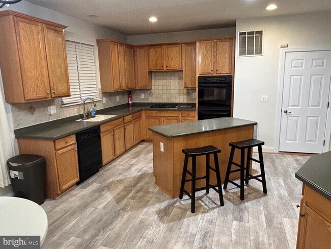 Building Photo - 5658 Lierman Cir