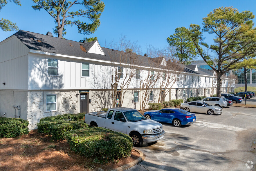 Building Photo - The Garden District