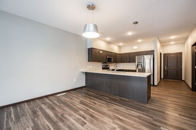 Building Photo - Spacious Townhome In The Kingston Neighborhood