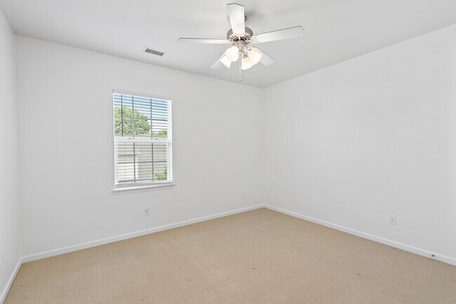 Building Photo - 10004 Shetland Ln