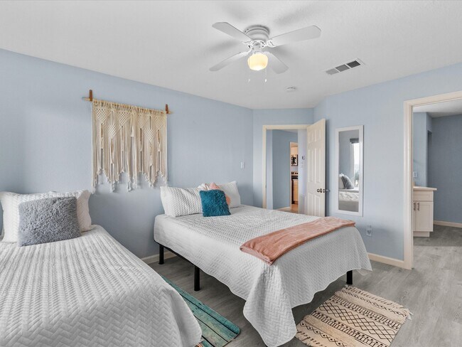 Building Photo - 7600 Seawall Blvd
