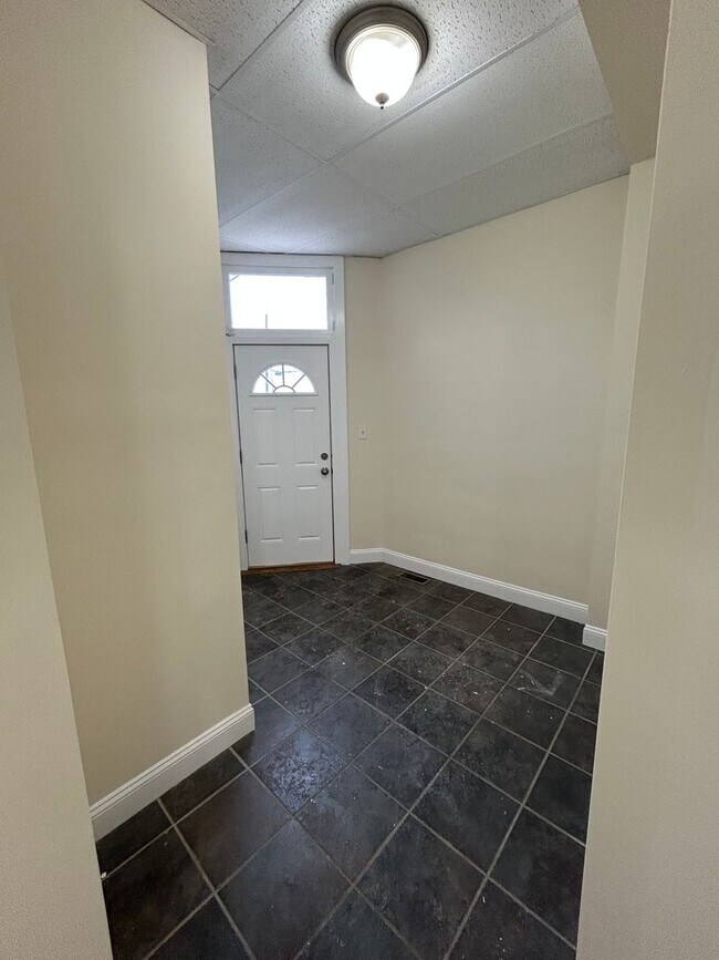 Building Photo - 423 Righter St