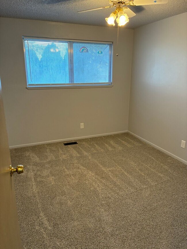 Building Photo - Newly Remodeled Single Family Home!!