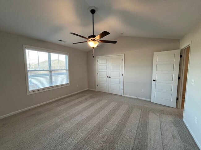 Building Photo - Stunning townhouse located in the heart of Winnabow!