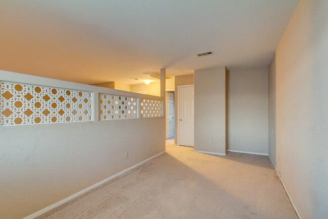 Building Photo - Charming 3-Bedroom Home with Spacious Back...