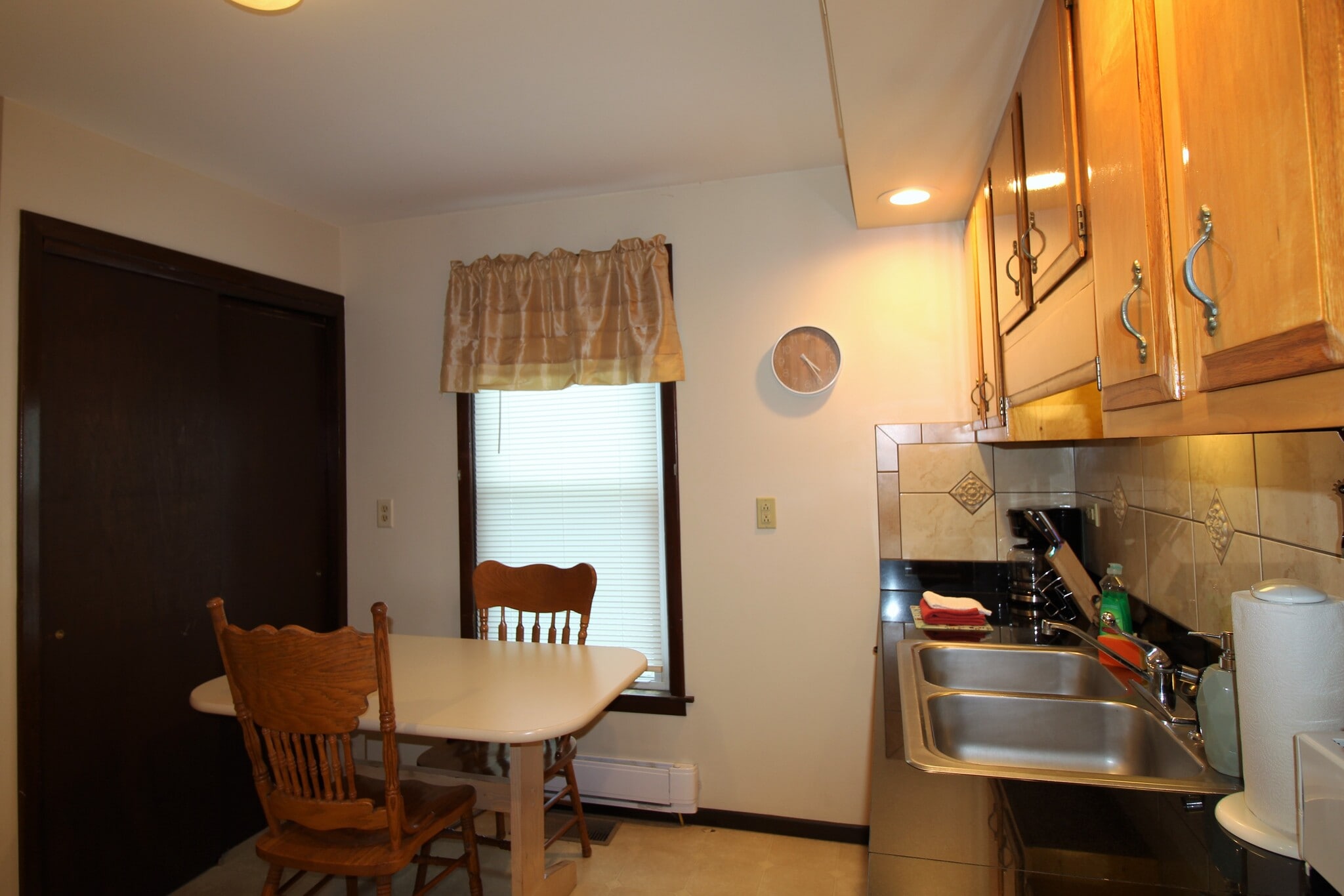 Eat in Kitchen - 48 Miller St